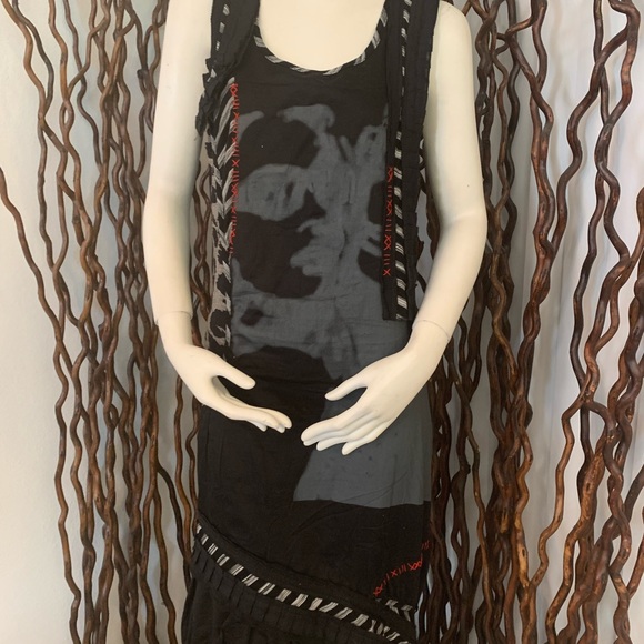 Tricotto Beautiful Sleeveless Designer Dress - Picture 3 of 14